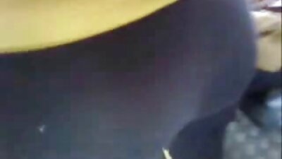 Splendida ragazza bruna prende in giro video porno nere sulla sua webcam