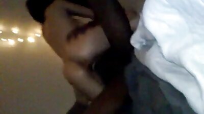 Giovane coppia teenager video porno con donne di colore ha la prima scopata in cam